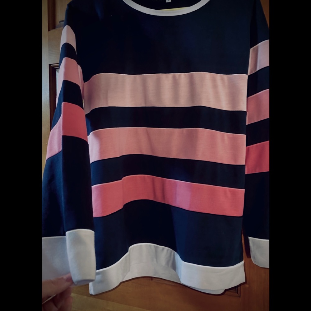 Womens top - Picture 3 of 3
